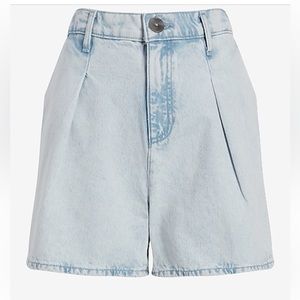 Super High Waisted Light Wash
Tailored Jean Short